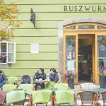 Cozy Apartment With Garden In The Castle District