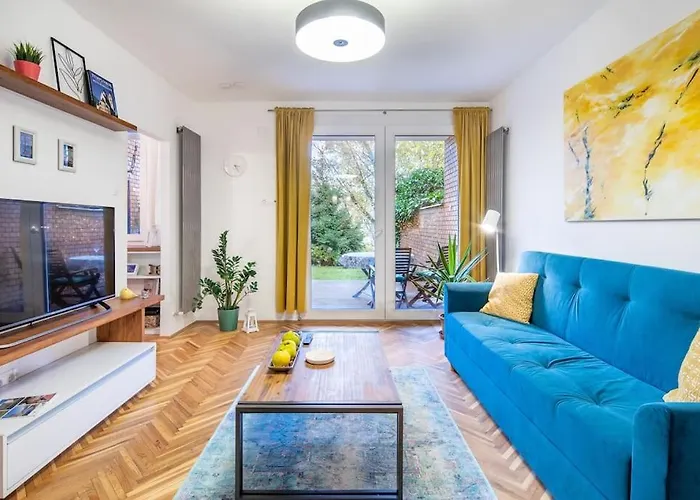 Cozy Apartment With Garden In The Castle District