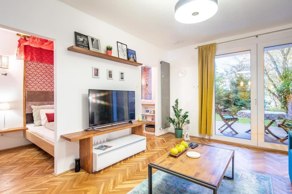 Apartman Cozy With Garden In The Castle District *