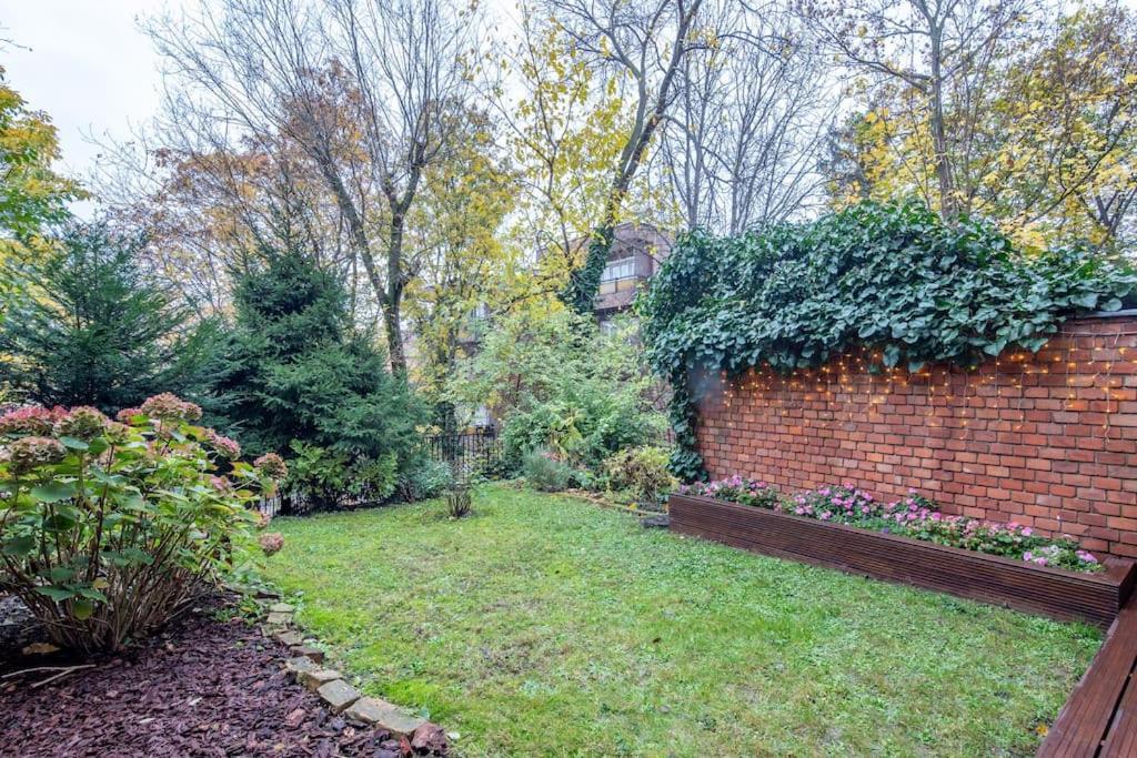 Apartman Cozy With Garden In The Castle District